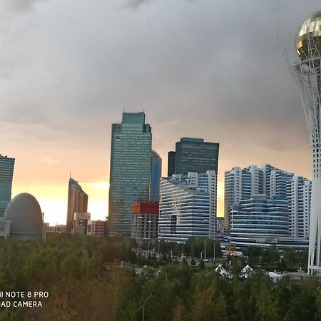 Апартаменты В Центре Левого Берега Astana Bagian luar foto
