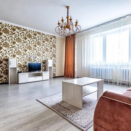 Апартаменты В Центре Левого Берега Astana Bagian luar foto