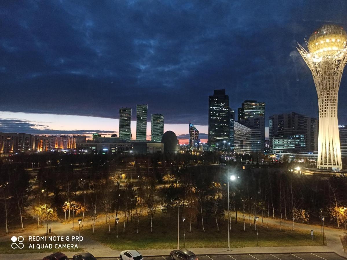 Апартаменты В Центре Левого Берега Astana Bagian luar foto