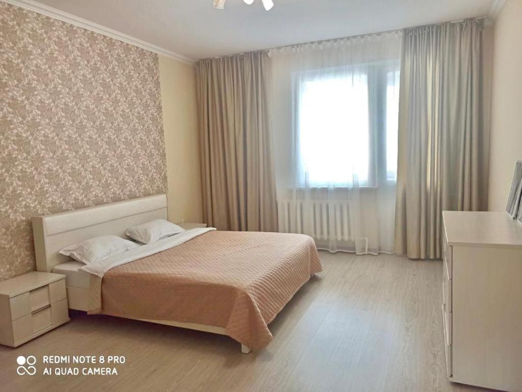 Апартаменты В Центре Левого Берега Astana Bagian luar foto