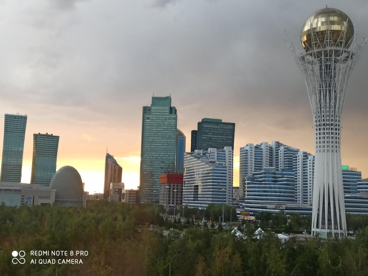 Апартаменты В Центре Левого Берега Astana Bagian luar foto