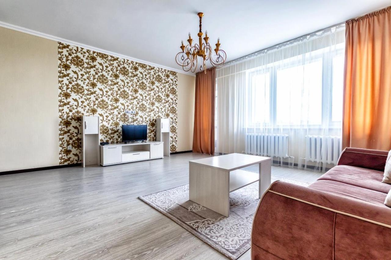 Апартаменты В Центре Левого Берега Astana Bagian luar foto